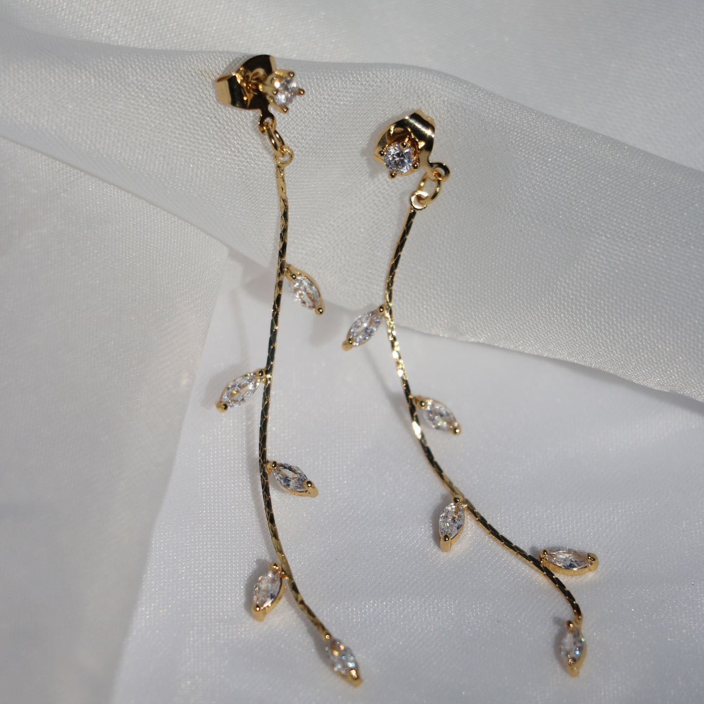 Elma Leaf Drop Earrings