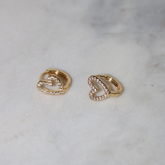 Amira Open Heart Huggies