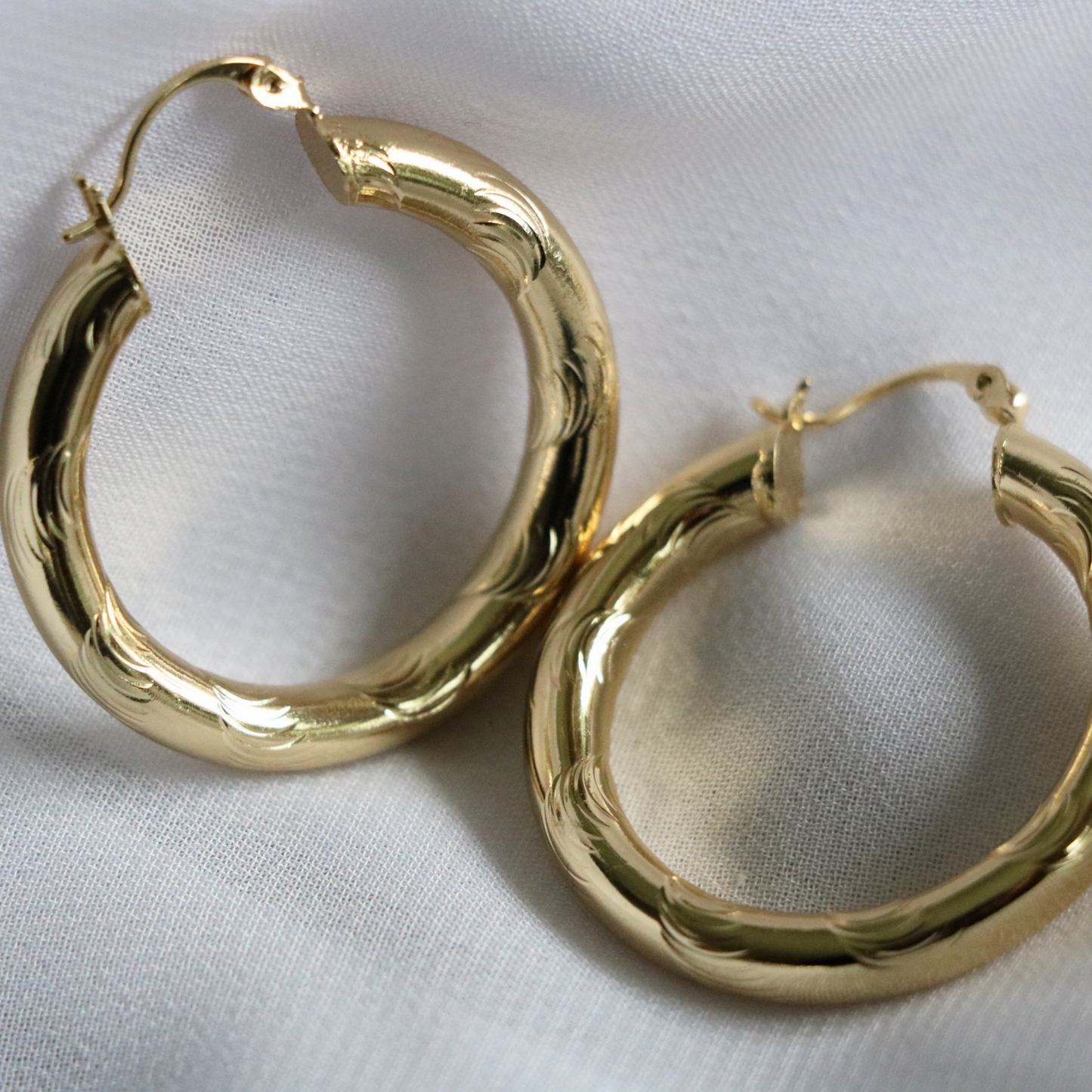 Aracadas de Oro Earrings